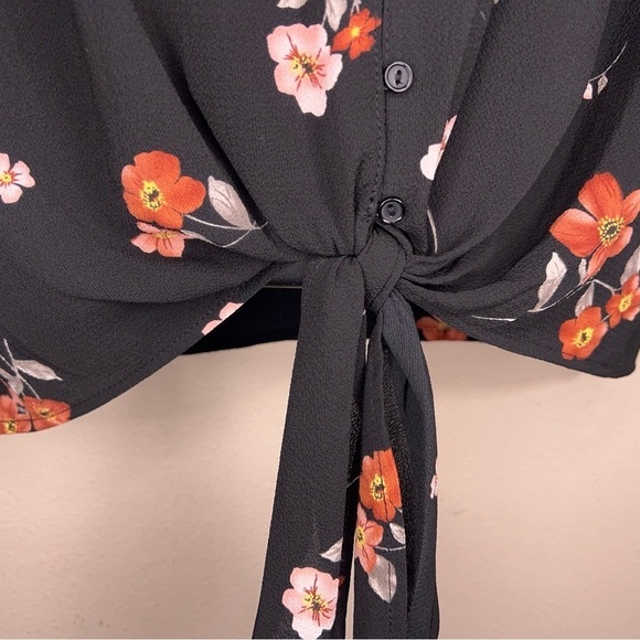 SMALL LUSH BLACK PINK FLORAL SHORT SLEEVE BLOUSE KNOT TIE ACCENT STRETCH  VNECK - Picture 6 of 12